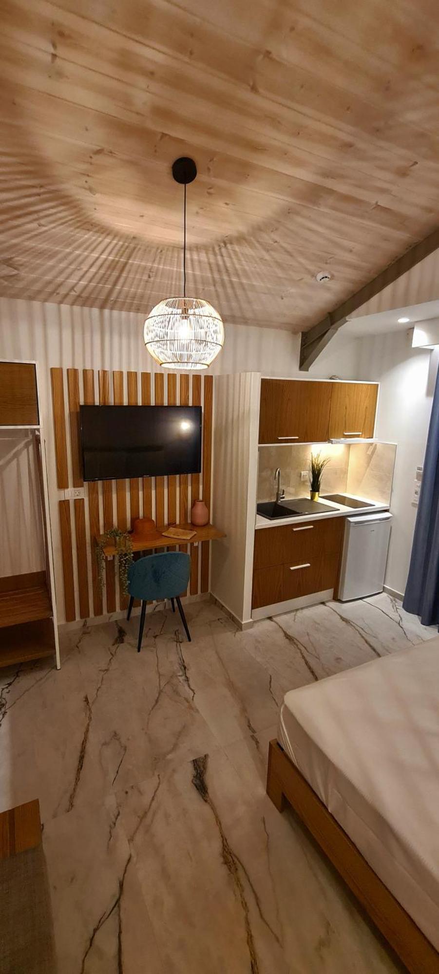 Costa Anastasia_Sea View Suites Vrasná Pokoj fotografie